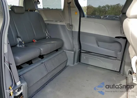 2011 Toyota Sienna Le z USA, uszkodzony, nr VIN 5TDKK3DC9BS132425